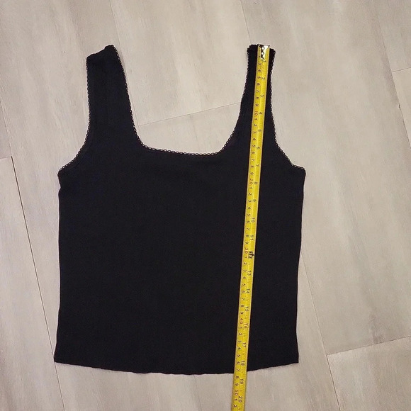 🛍Active USA Black Cropped Tank Eyelet Trim Ribbed Womens Size Large - Picture 5 of 6